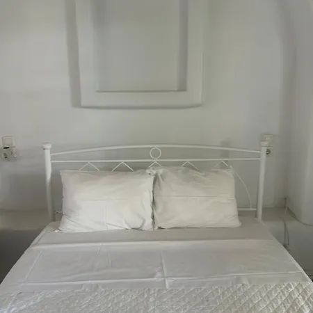 Mykonos 2 Bedroom House With Swimming Pool אורנוס