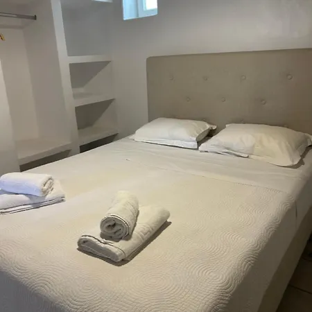 Mykonos 2 Bedroom House With Swimming Pool アパート